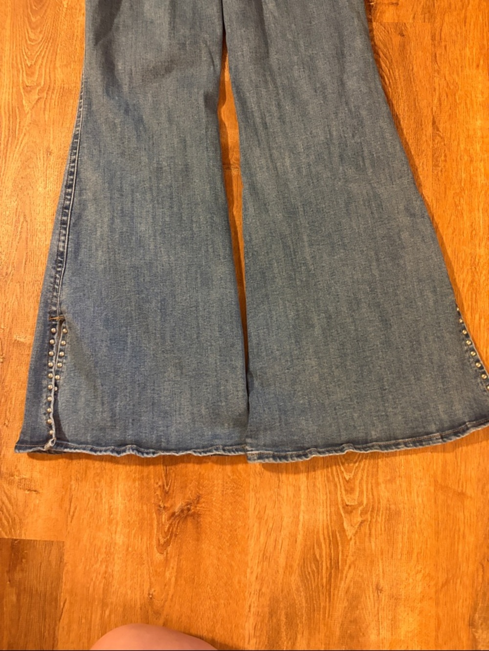American Eagle Festival Flair Light Blue Flare Jeans with Stud Accents 4 short - Picture 7 of 9